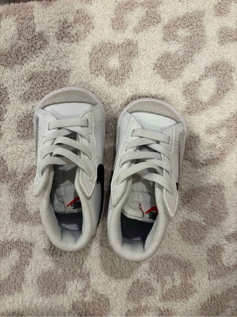 Nike Kids White and Black Low-Top Sneakers